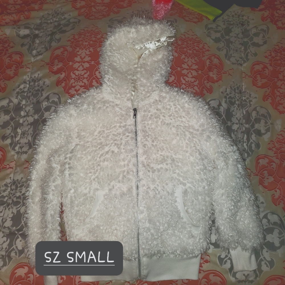 GIRLS WHITE FLUFFY JACKET SZ SMALL